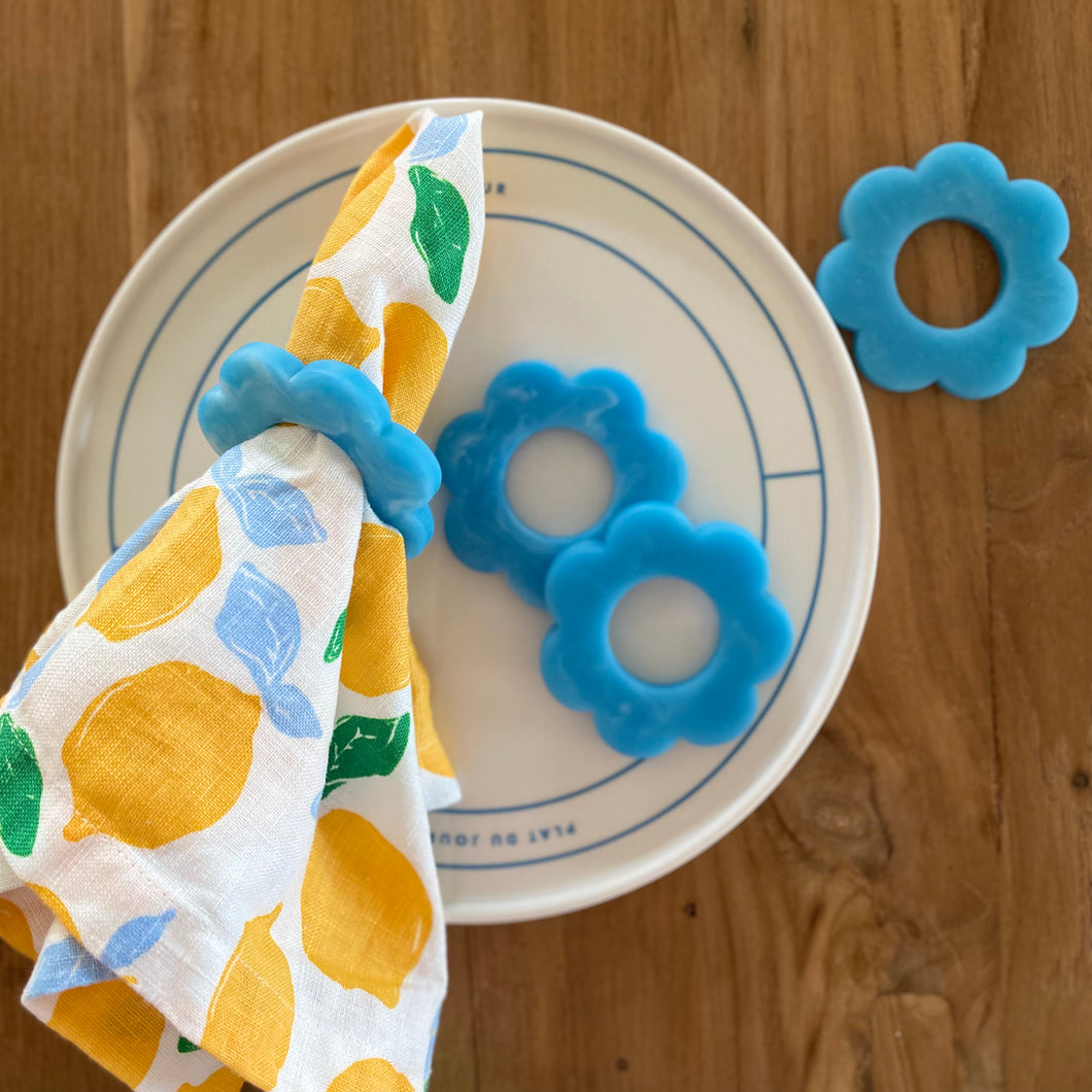 CHAMBRAY BLUE Daisy Resin Napkin Rings - SETS OF FOUR
